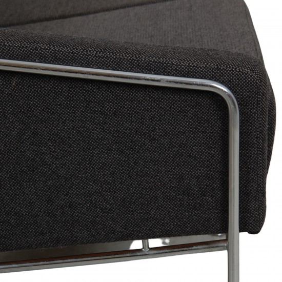 Arne Jacobsen 3-personers 3303 sofa i gråt Hallingdal stof