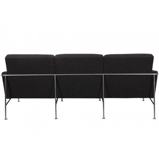 Arne Jacobsen 3-personers 3303 sofa i gråt Hallingdal stof