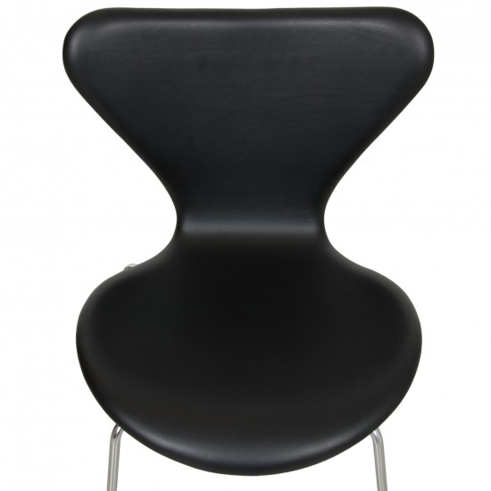 Sæt på fire Arne Jacobsen syver stole i sort læder