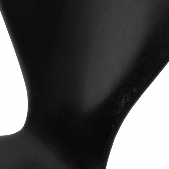 Sæt på fire Arne Jacobsen Syver stole i sort læder