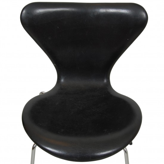 Set of four Arne Jacobsen Seven chairs in black leather