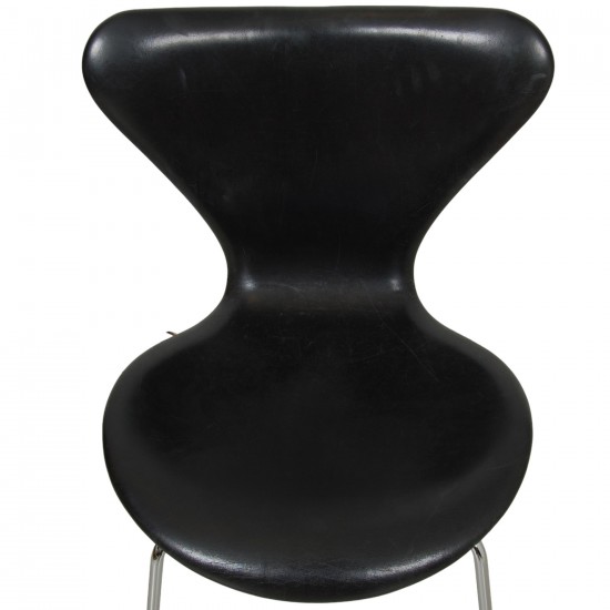 Set of four Arne Jacobsen Seven chairs in black leather