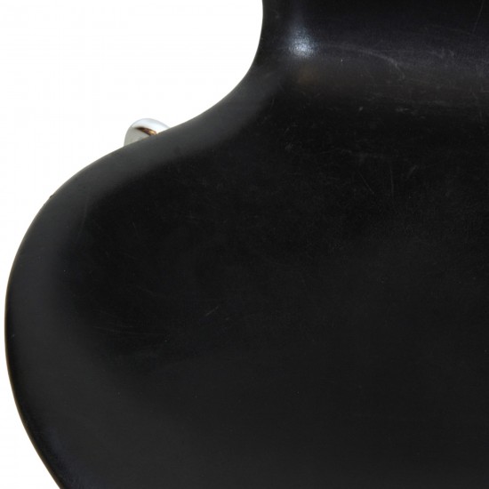 Sæt på fire Arne Jacobsen Syver stole i sort læder