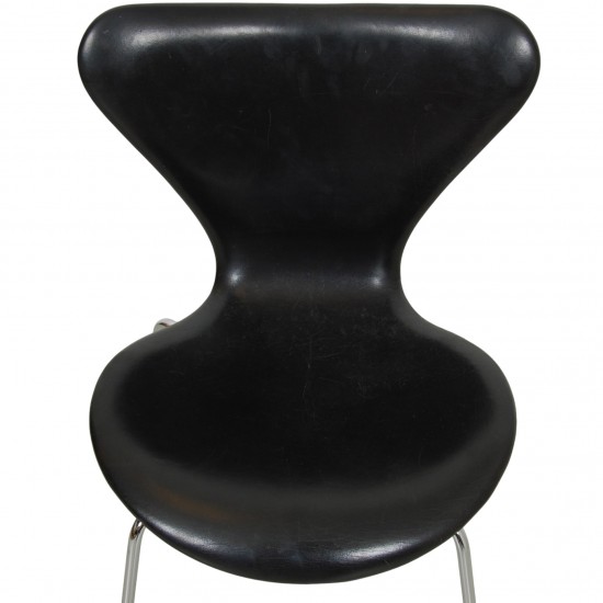 Set of four Arne Jacobsen Seven chairs in black leather