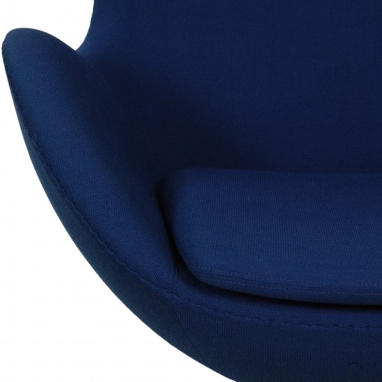 Arne Jacobsen Egg chair in blue fabric