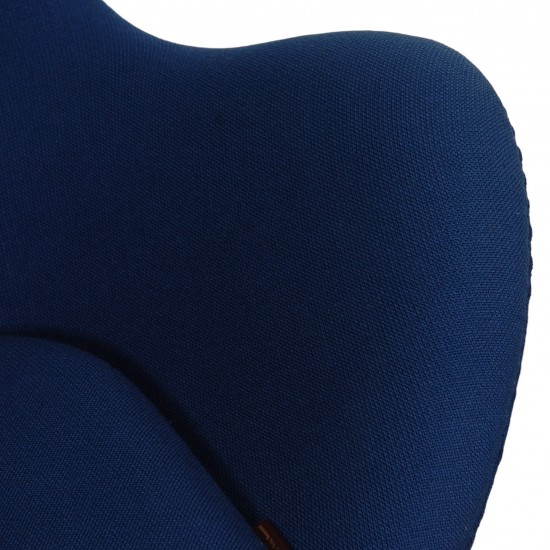 Arne Jacobsen Egg chair in blue fabric