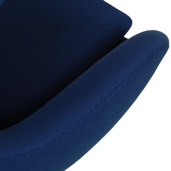 Arne Jacobsen Egg chair in blue fabric