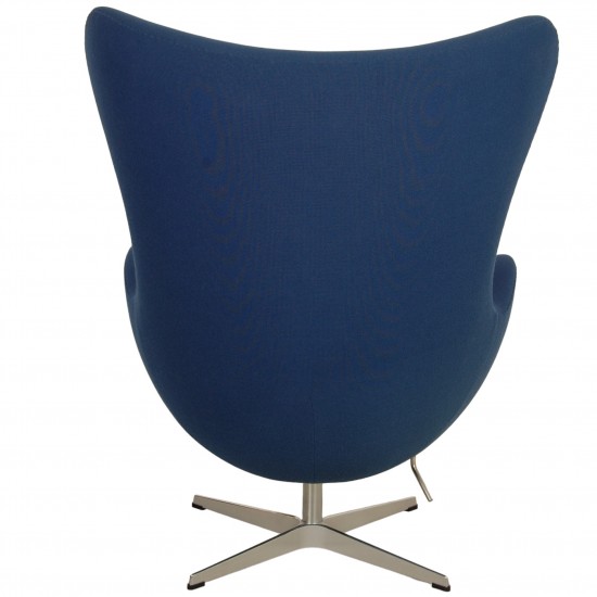 Arne Jacobsen Egg chair in blue fabric