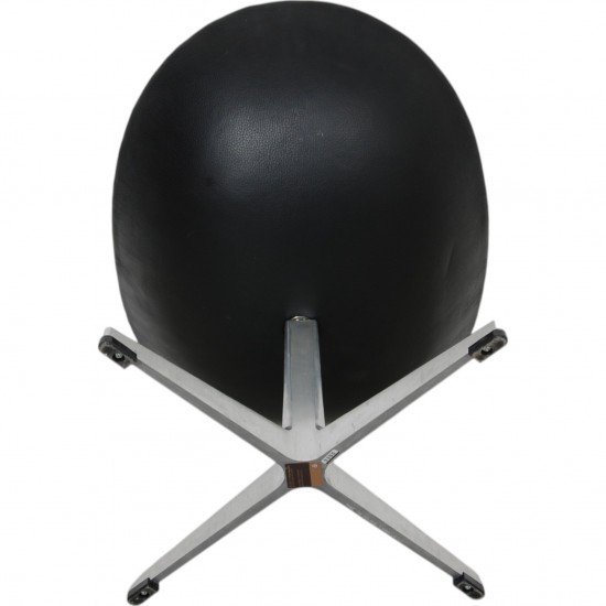 Arne Jacobsen Ægge skammel i sort læder