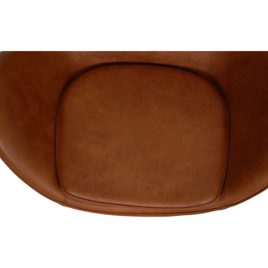 Arne Jacobsen Egg chair in patinated cognac leather