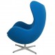 Arne Jacobsen Ægget stol med skammel i blåt stof