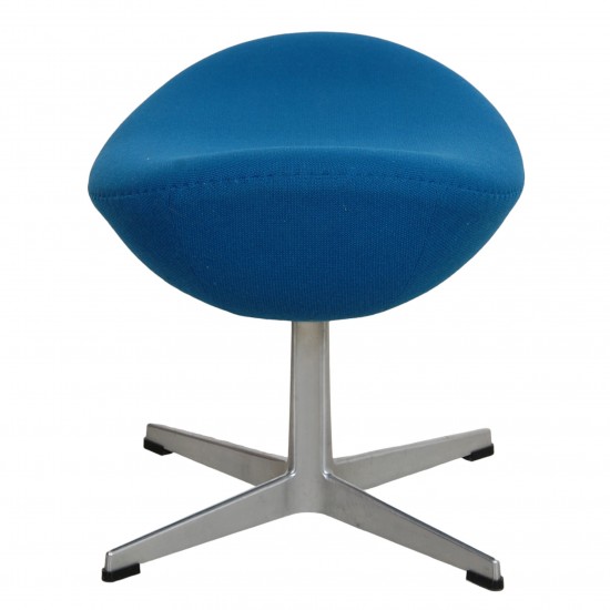 Arne Jacobsen Egg chair with ottoman in blue fabric