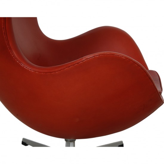Arne Jacobsen vintage Egg chair with stool in indian red anilin leather