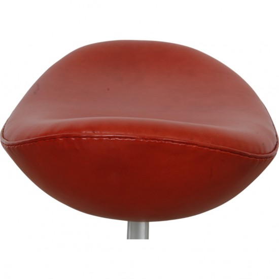 Arne Jacobsen vintage Egg chair with stool in indian red anilin leather