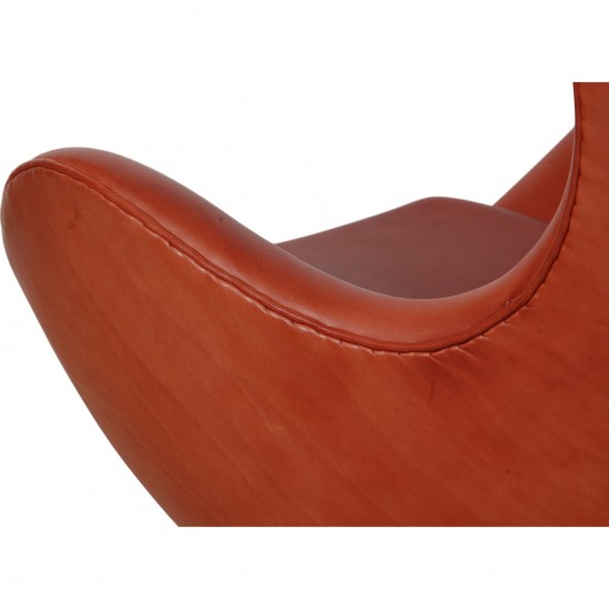 Arne Jacobsen Egg chair with stool in indian red anilin leather
