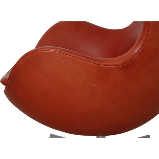 Arne Jacobsen Egg chair with stool in indian red anilin leather