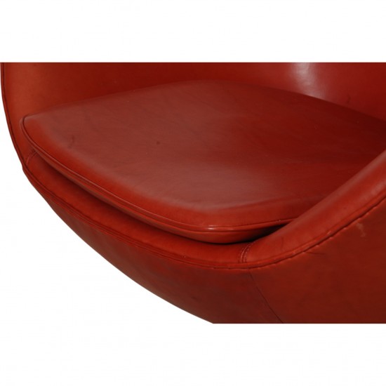 Arne Jacobsen Egg chair with stool in indian red anilin leather