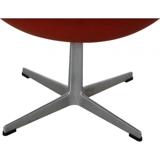 Arne Jacobsen Egg chair with stool in indian red anilin leather