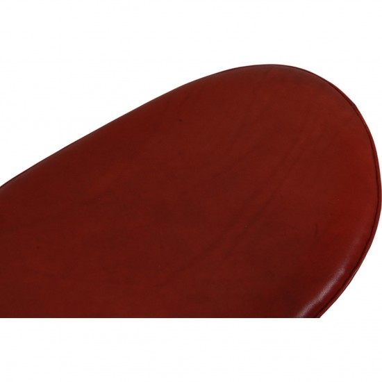 Arne Jacobsen Egg chair with stool in indian red anilin leather