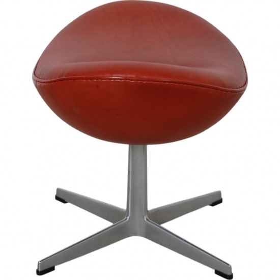 Arne Jacobsen Egg chair with stool in indian red anilin leather