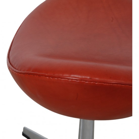 Arne Jacobsen Egg chair with stool in indian red anilin leather