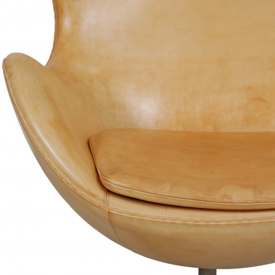 Arne Jacobsen Ægget stol i patineret natur læder