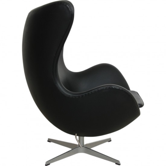 Arne Jacobsen Ægget stol i sort Aura læder