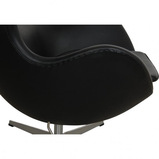 Arne Jacobsen Ægget stol i sort Aura læder