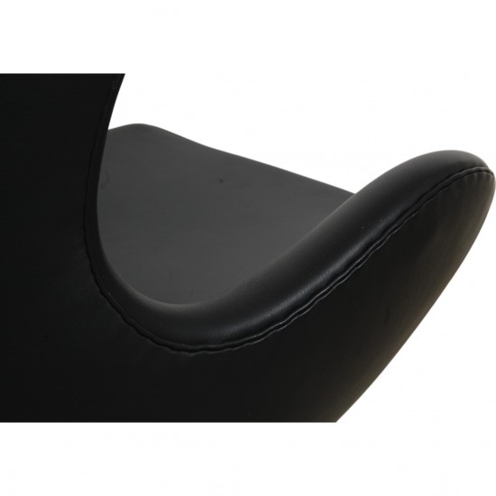 Arne Jacobsen Ægget stol i sort Aura læder