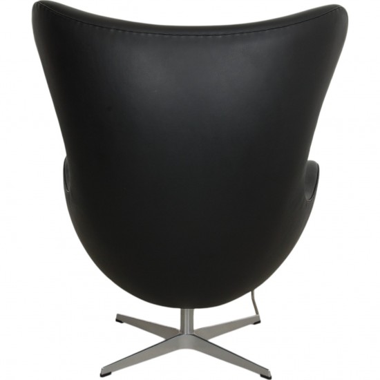 Arne Jacobsen Ægget stol i sort Aura læder