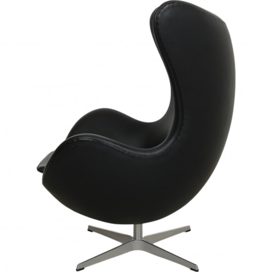 Arne Jacobsen Ægget stol i sort Aura læder