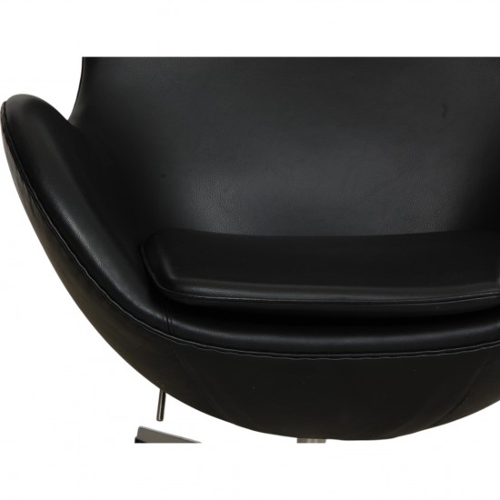 Arne Jacobsen Ægget stol i sort Aura læder