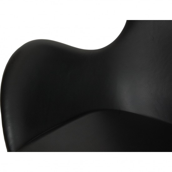 Arne Jacobsen Ægget stol i sort Aura læder
