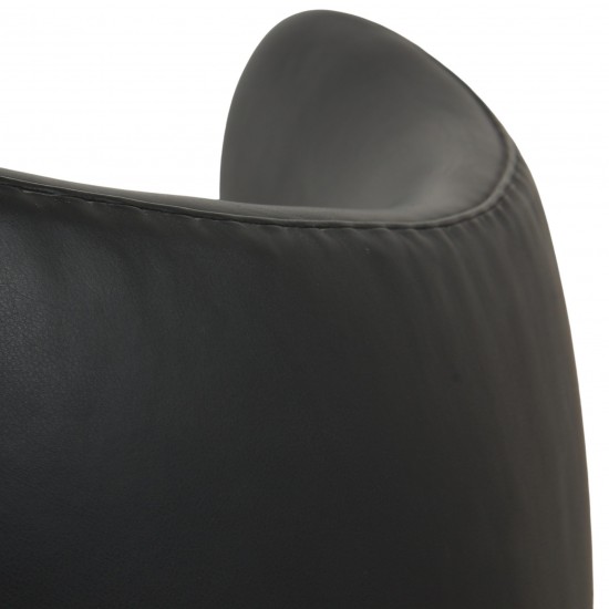 Arne Jacobsen Ægget stol i patineret sort læder