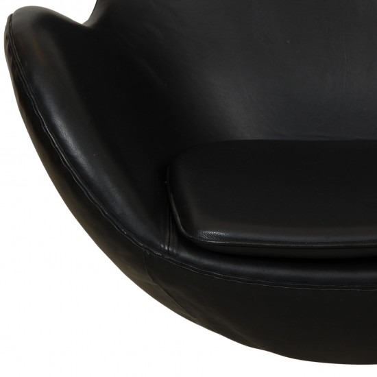 Arne Jacobsen Egg chair in patinated black leather