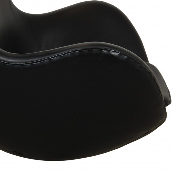 Arne Jacobsen Egg chair in patinated black leather