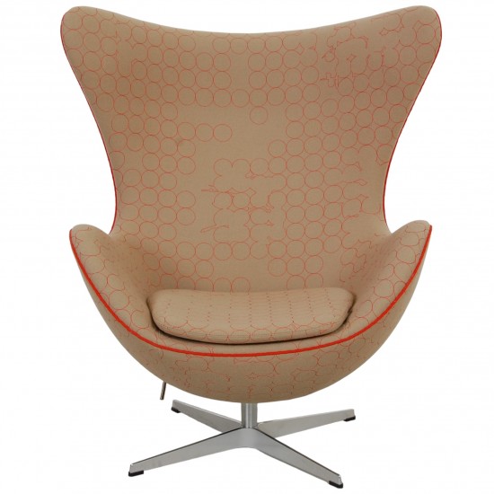 Arne Jacobsen Egg chair in beige fabric