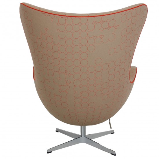 Arne Jacobsen Egg chair in beige fabric