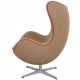 Arne Jacobsen Ægget stol i beige stof