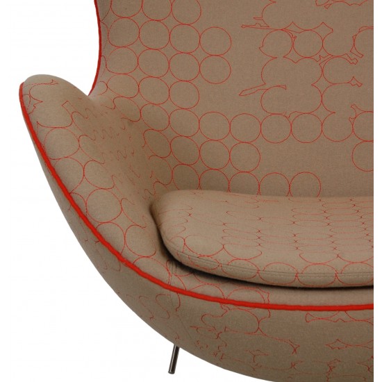 Arne Jacobsen Egg chair in beige fabric