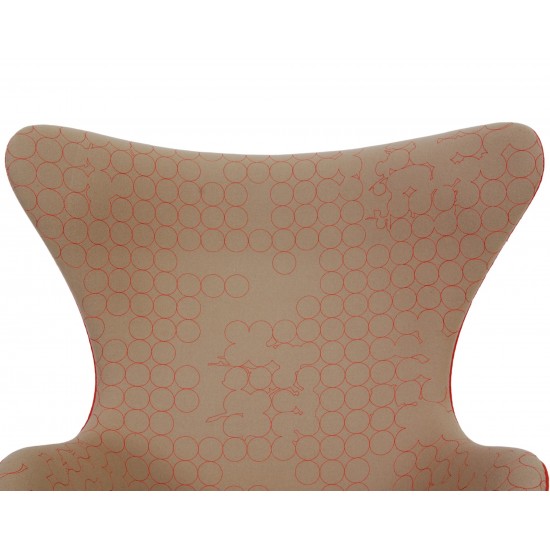 Arne Jacobsen Egg chair in beige fabric