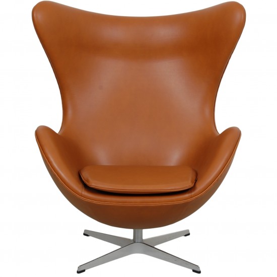 Arne Jacobsen Egg chair in walnut grace leather