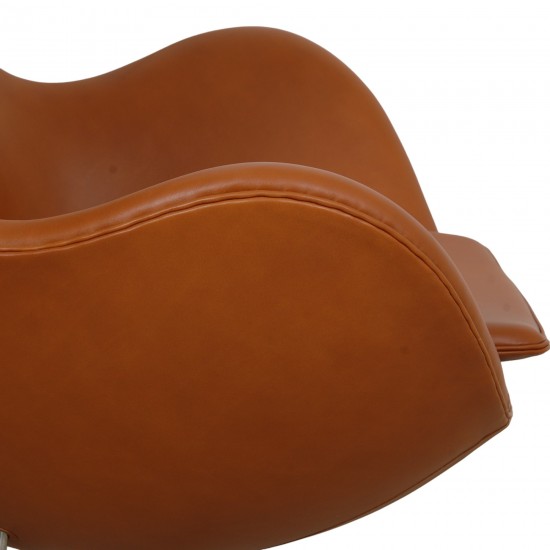 Arne Jacobsen Egg chair in walnut grace leather