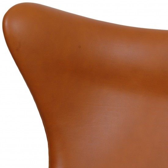 Arne Jacobsen Egg chair in walnut grace leather