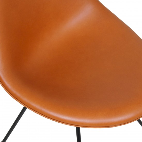 Arne Jacobsen Drop black lacquered chair in walnut aniline