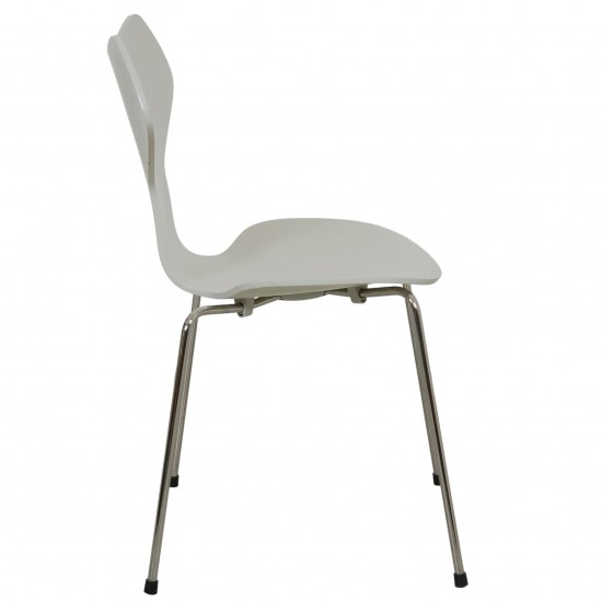 Arne Jacobsen grey Grandprix chair