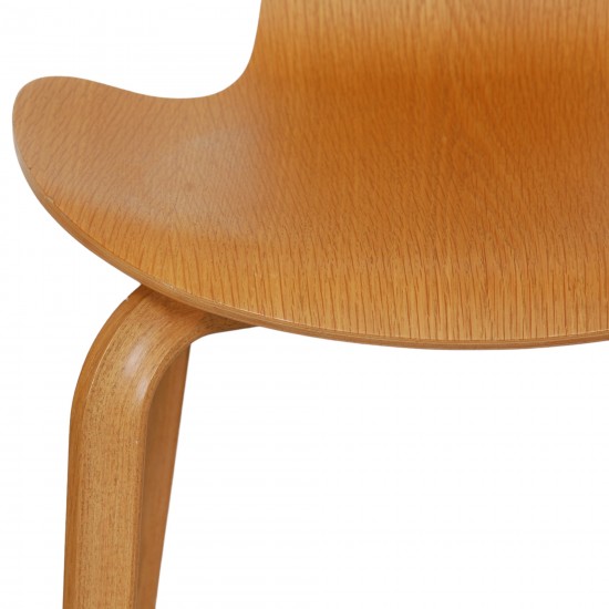 Arne Jacobsen Grandprix chair of oak