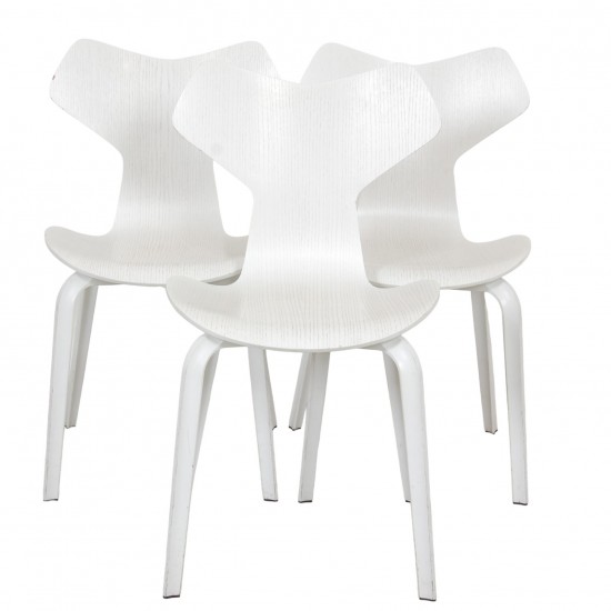 Sæt med 3 hvide Arne Jacobsen Grandprix stole
