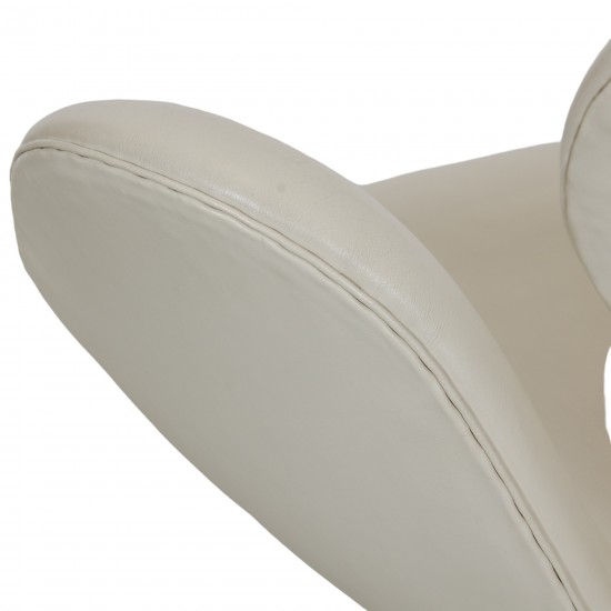Arne Jacobsen høj Svane stol i hvidt læder