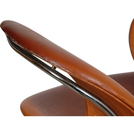 Arne Jacobsen Lilje kontorstol i patineret cognac læder